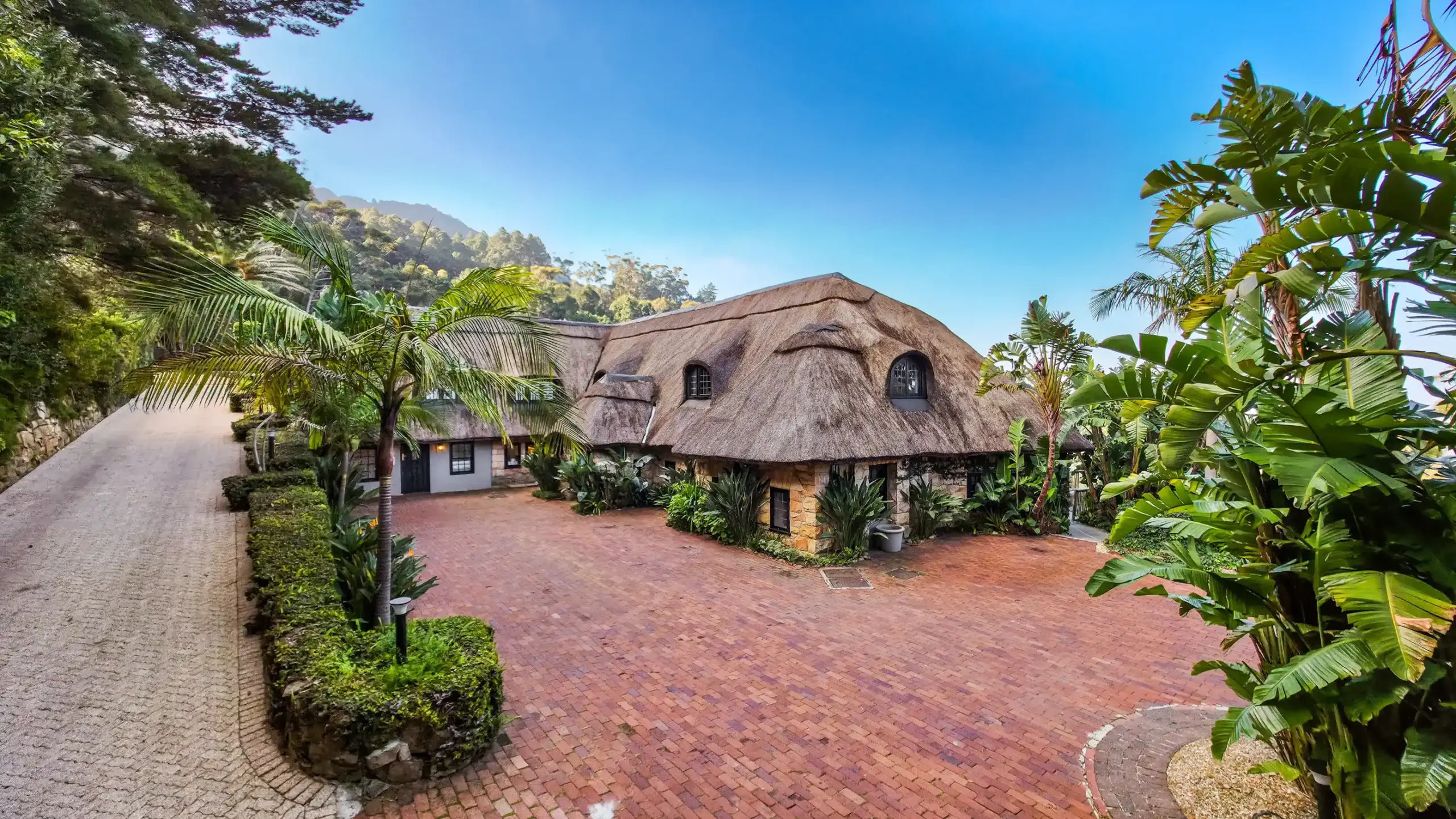 iKhaya_Deck_Outdoor_Constantia